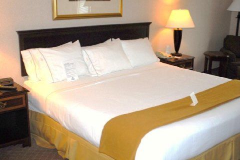 Holiday Inn Express Waterbury Esterno foto